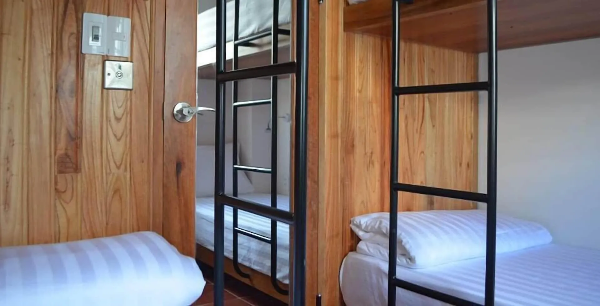 Tabalo Hostel Nha Trang 0*,  Vietnam