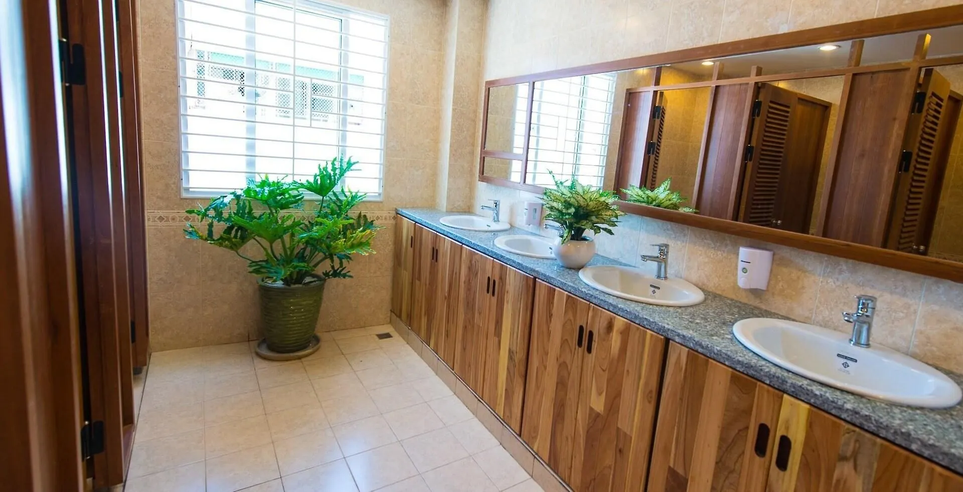 Tabalo Hostel Nha Trang 0*,  Vietnam