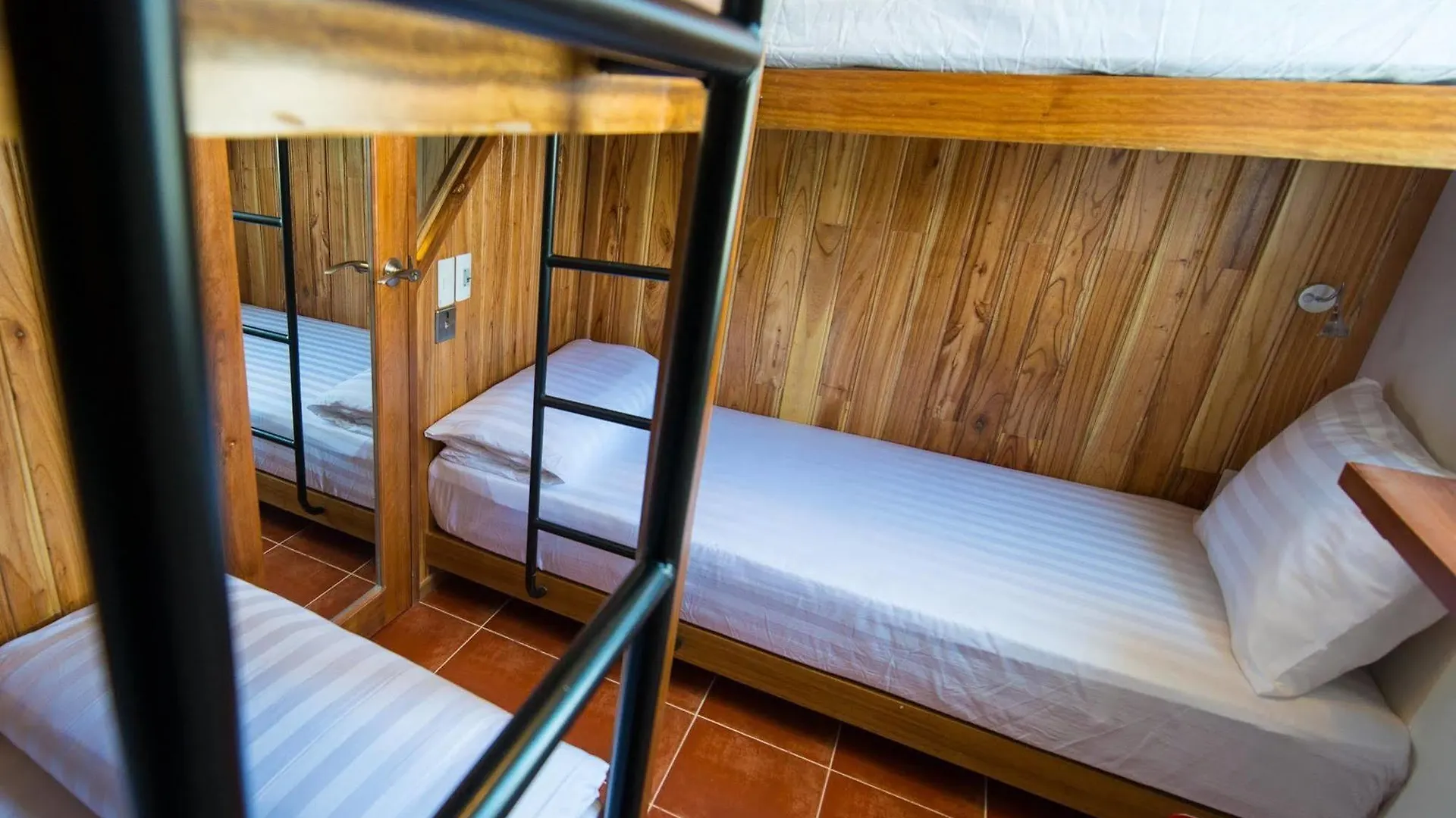 Tabalo Hostel Nha Trang 0*,  Vietnam